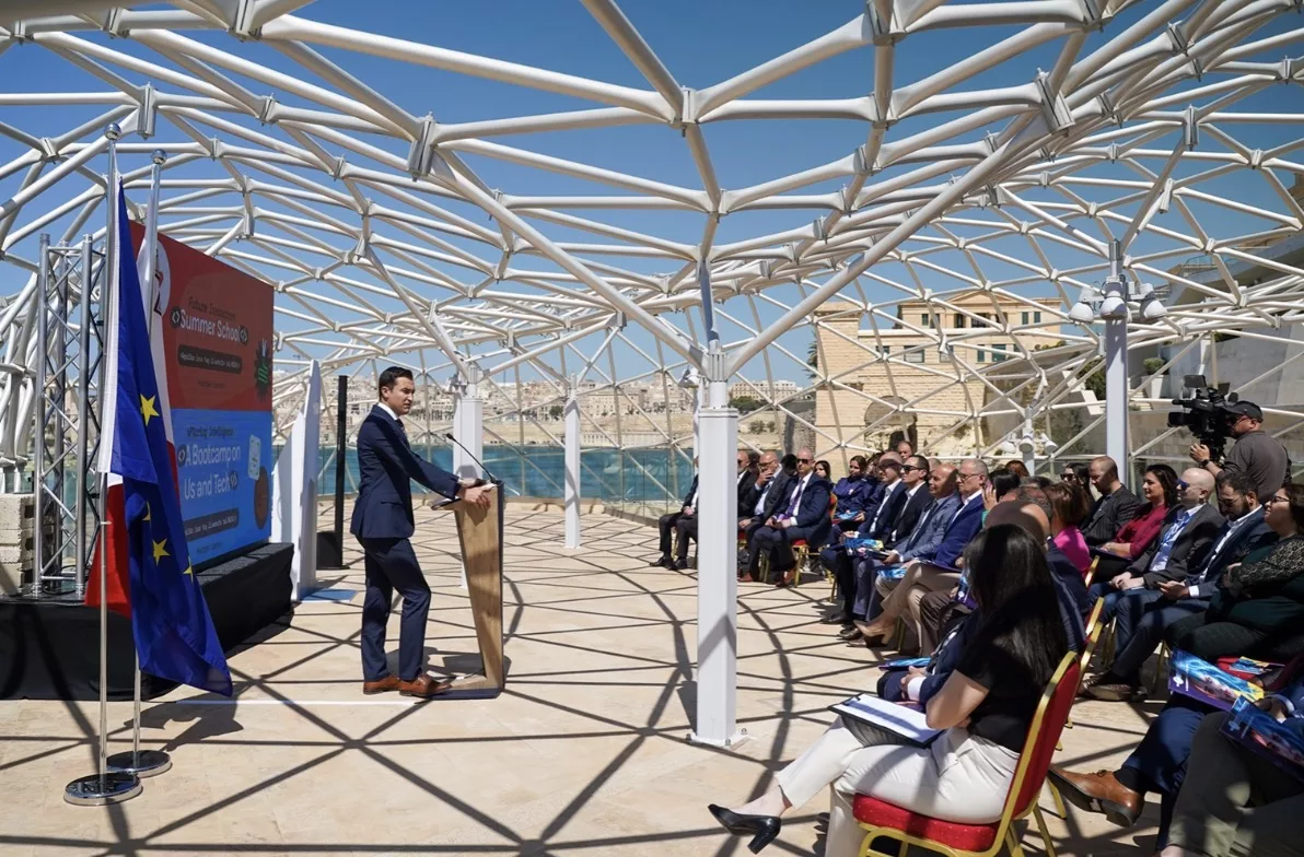 Summer School u Bootcamps dwar teknoloġija