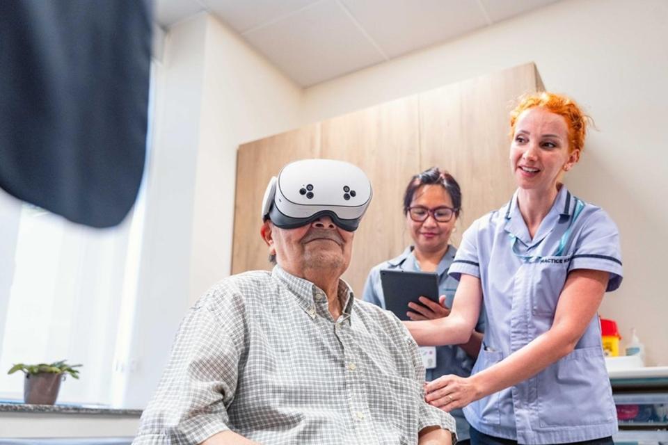 Floriana elderly home residents enjoy new experiences through virtual reality